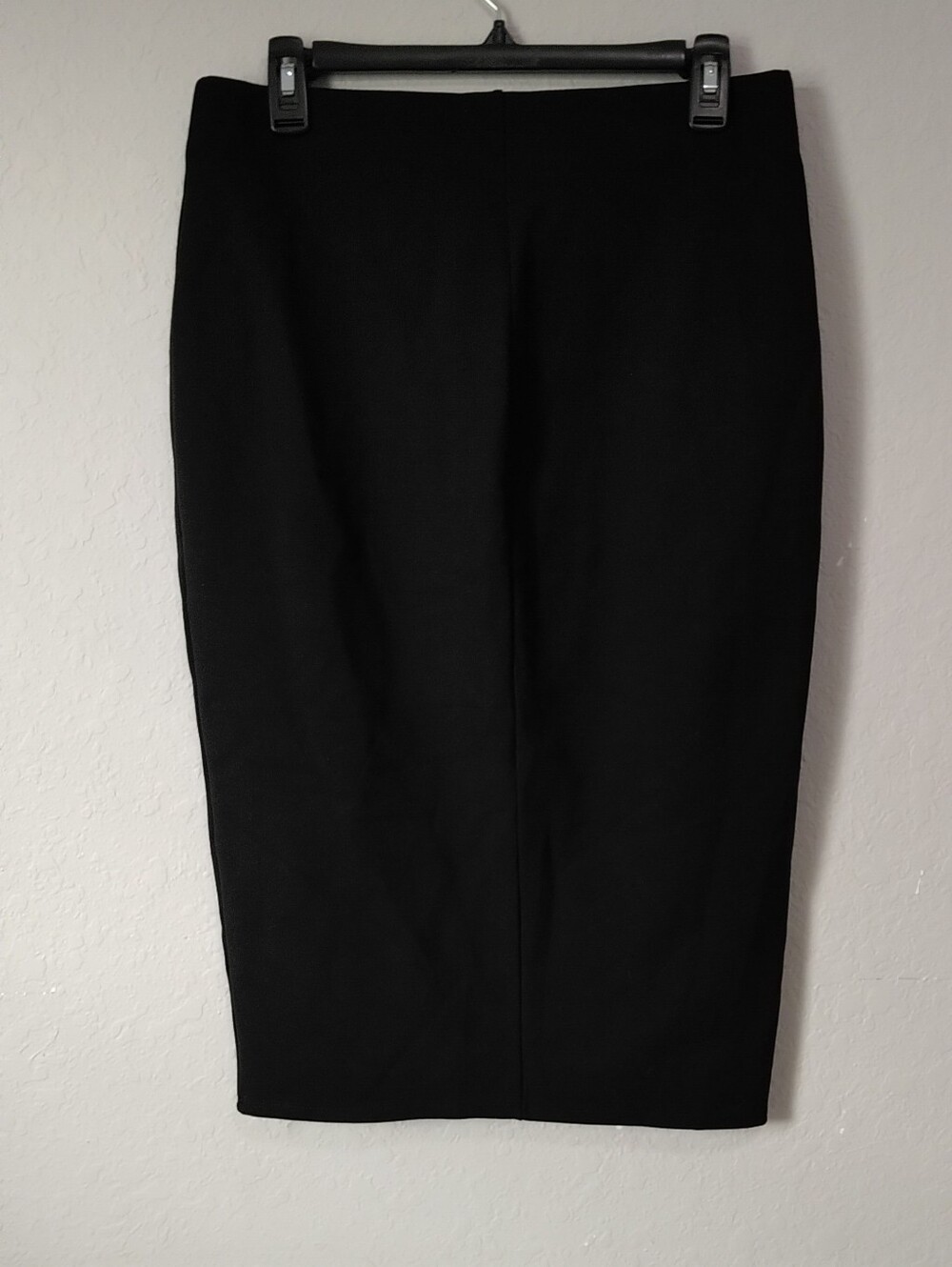 T Tahari Black Pencil Skirt with Back Vent - Picture 2 of 8